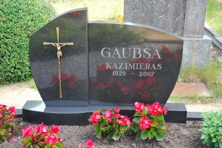 0094   Svart granit. Helpolerad inkl. helpolerad sockel.