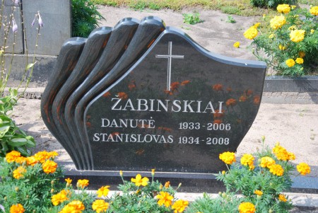 0095   Svart granit. Helpolerad inkl. helpolerad sockel.